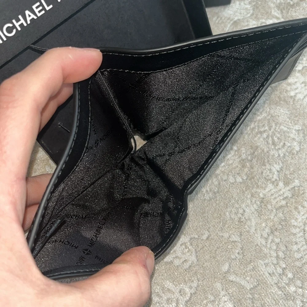 Brand New Michael Kors Genuine Leather Jet Set Mens Black Slim Bifold Wallet